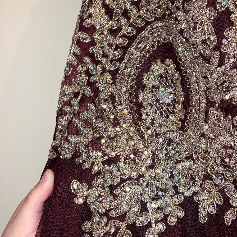 I am selling a beautiful prom dress. Only tried on once.